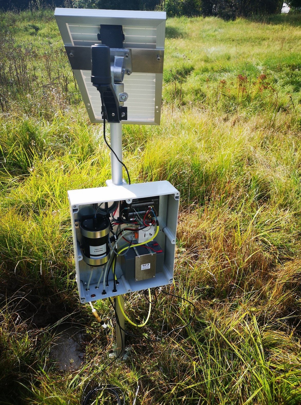 Fig 2. Continuous radon measurements at a mofette in Glees, Eifel, with online data transmission. (CC BY: GFZ)