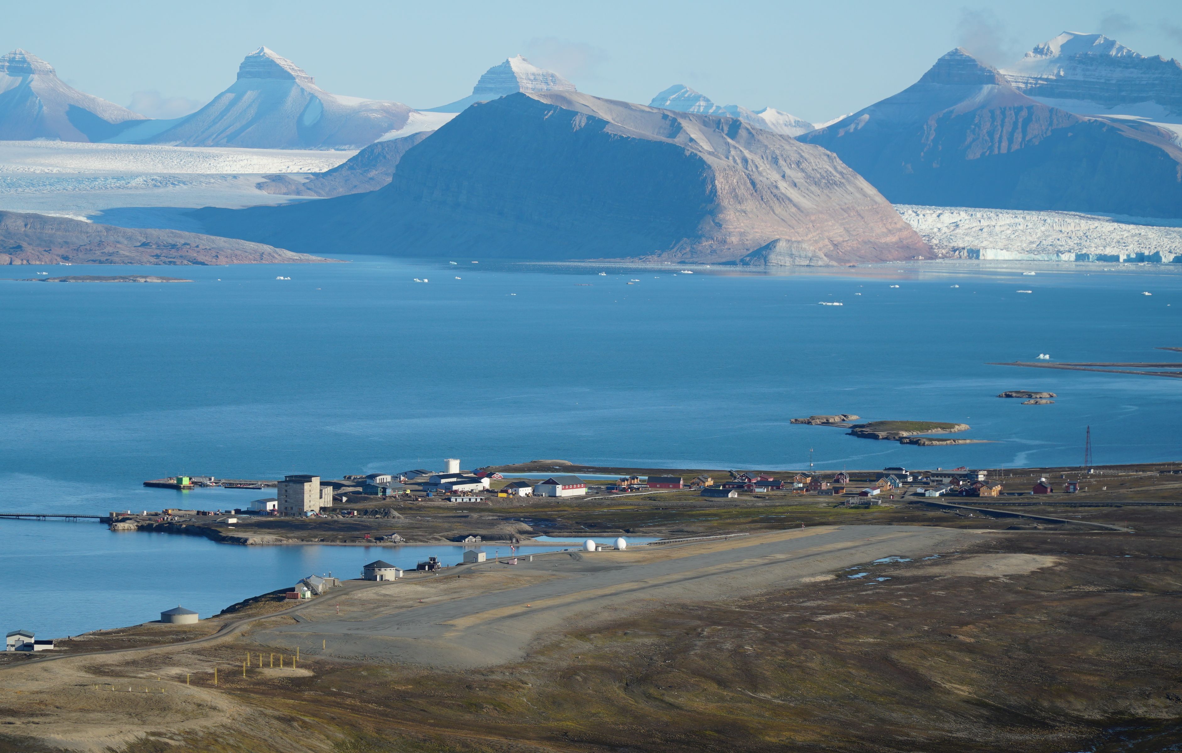Ny-Ålesund and surroundings